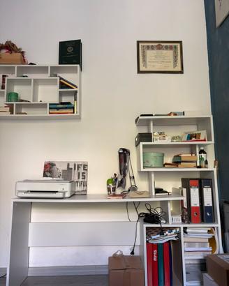 Scrivania e libreria
