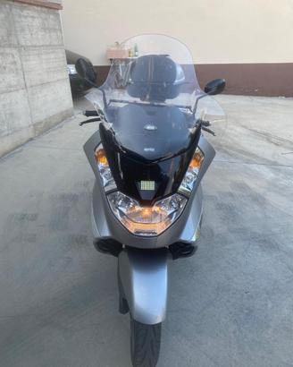 Scouter Aprilia atlantic 500