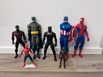 Supereroi Action Figures Marvel e DC