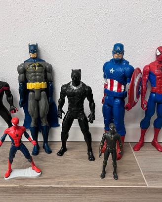 Supereroi Action Figures Marvel e DC