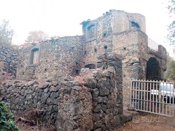 Antico Palmento con terreno annesso