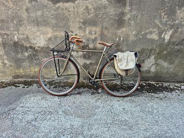 Bicicletta d'epoca da passeggero uomo