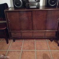 Mobile con radio telefunken anni 50