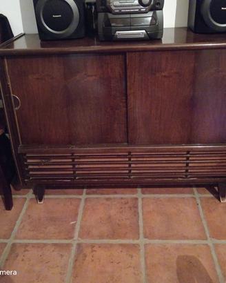 Mobile con radio telefunken anni 50