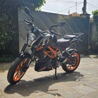 KTM 390 Duke - 2015 (scarico Akrapovic)