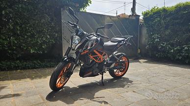 KTM 390 Duke - 2015 (scarico Akrapovic)