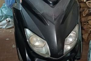 X- Max 250