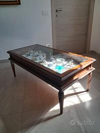 Tavolino in legno con vetrinetta