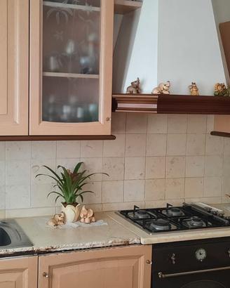 Cucina in legno usata