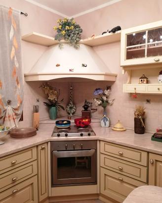 Cucina in massello come nuova