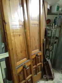 Porta a due ante in legno con sportelli - Arredamento e Casalinghi In  vendita a Lecce