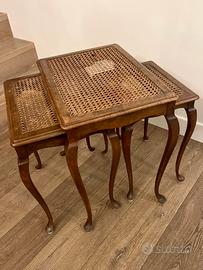 Set di tre tavolini in noce e paglia di Vienna