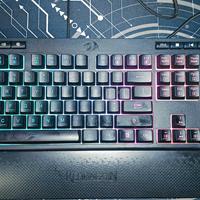 Tastiera gaming retroilluminata RGB