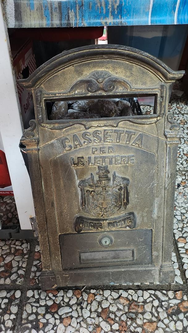 Buca lettere in ottone da esterno