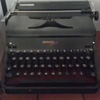 macchina da scrivere Hermes 2000
