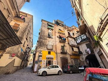 2 LOCALI A CASTELLAMMARE DI STABIA