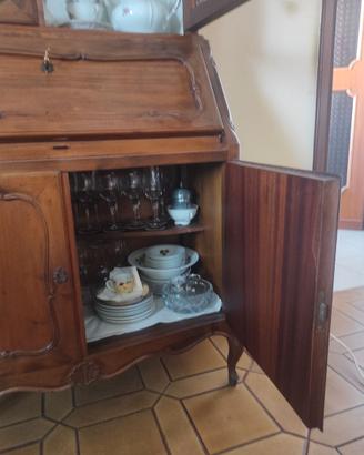 Mobile in legno stile classico