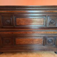 Letto in legno con inserti in radica