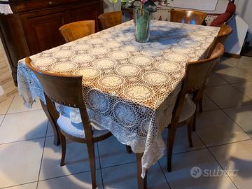 Copri tavolo lavorato a mano a ferri e uncinetto