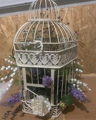 Gabbia con fiori shabby chi.