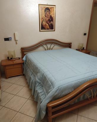 Camera da letto completa in legno