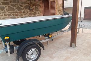 Barca trimarano