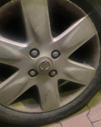 Cerchi in lega più gomme quattro stagioni