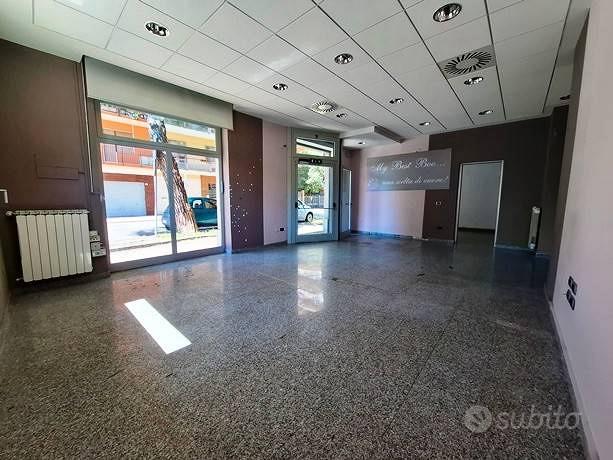 Immobile di 220 m² con più di 5 locali a Pescara - Altro