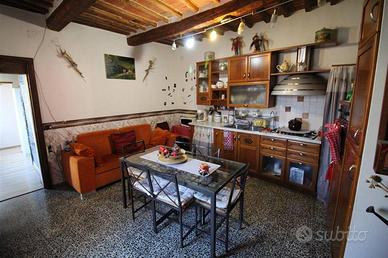 Appartamento di 80 m² con 4 locali a Montevarchi