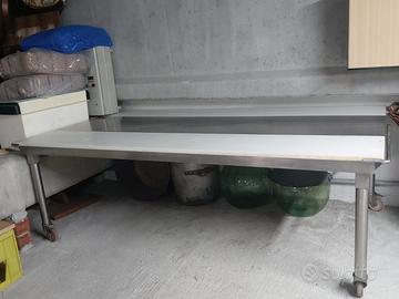 Tavolo per lavorazioni carni accaio 84x250x140