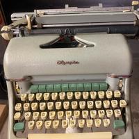 Macchina da scrivere Olympia