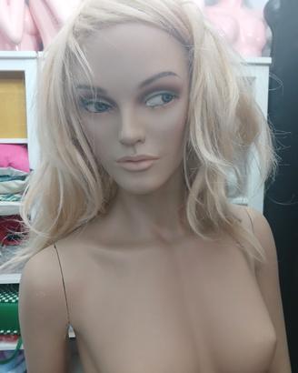 manichino donna window 