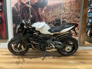 MV Agusta Brutale 920 - Tagliandata e gomme nuove