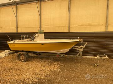 Barca in vetroresina, motore Yamaha 40 e carrello