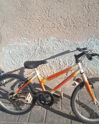     bici  unisex  ruota 20x175 età 8anni 10 anni 