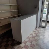 Bancone + scaffali per attività commerciale