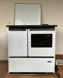 Stufa a legna con forno