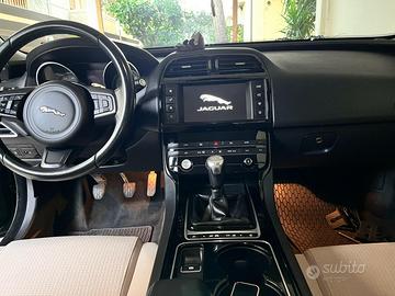 Vengo Jaguar xe in perfette condizioni