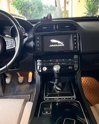 Vengo Jaguar xe in perfette condizioni