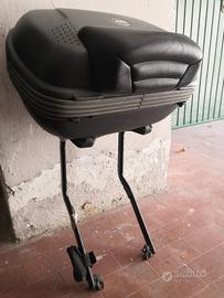 Baule GIVI con piastra portapacchi e staffe