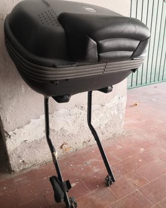 Baule GIVI con piastra portapacchi e staffe