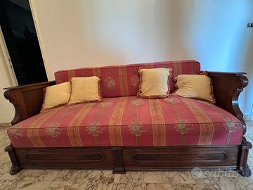 Divano antico in legno massello con cassetto