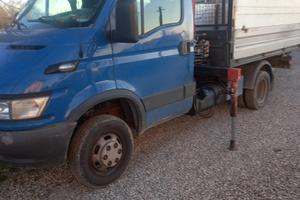 Iveco daily con gru e mordente con rotore