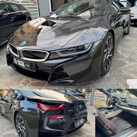 BMW i8 COUPE' TRE VOLUMI HYBRID 231cv