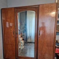 Armadio tre ante con specchio 