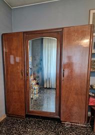 Armadio tre ante con specchio 