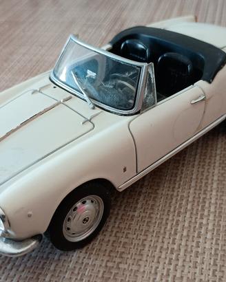 Alfa Romeo Giulietta spider 1/24