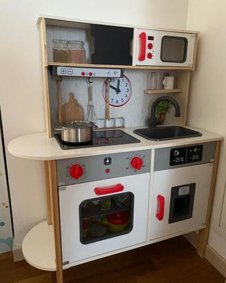 Cucina interattiva in legno
