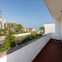 TRILOCALE VISTA MARE A 50 METRI DALLA SPIAGGIA CON