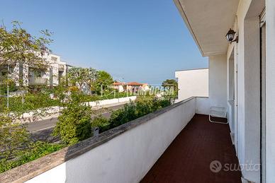 TRILOCALE VISTA MARE A 50 METRI DALLA SPIAGGIA CON